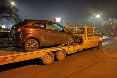 Извличане на заседнал автомобил от пътна помощ в района на Костинброд